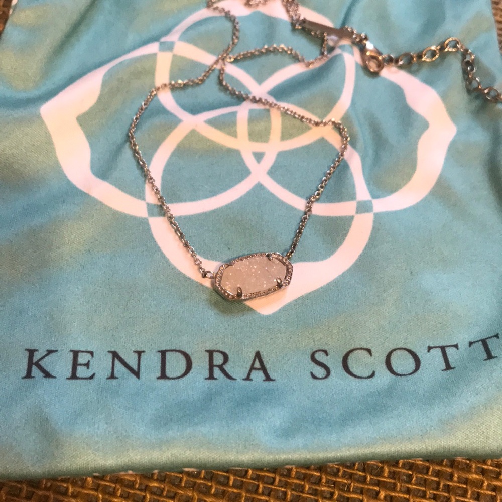 Kendra Scott necklace